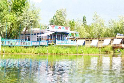 New Texas Houseboat, Srinagar 1
